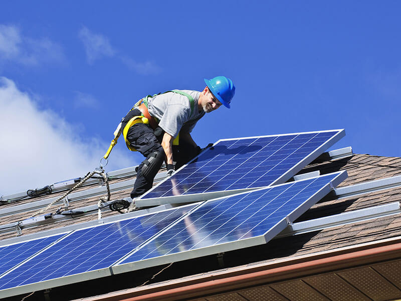 Montaż systemów PV i farm solarnych